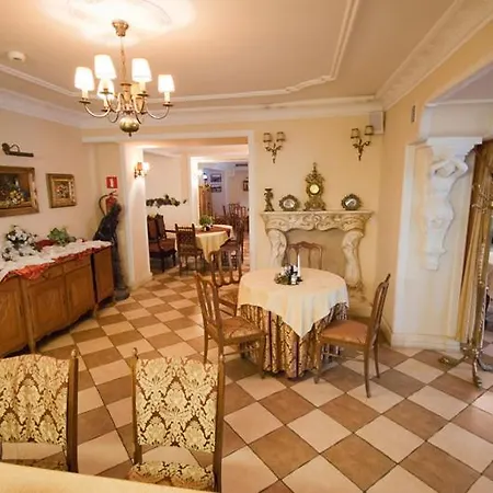 Maria Helena Hotel
