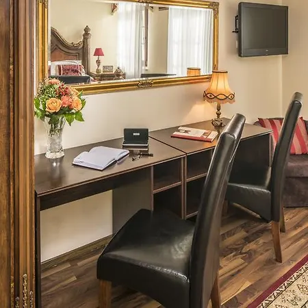 Maria Helena Hotel 3*